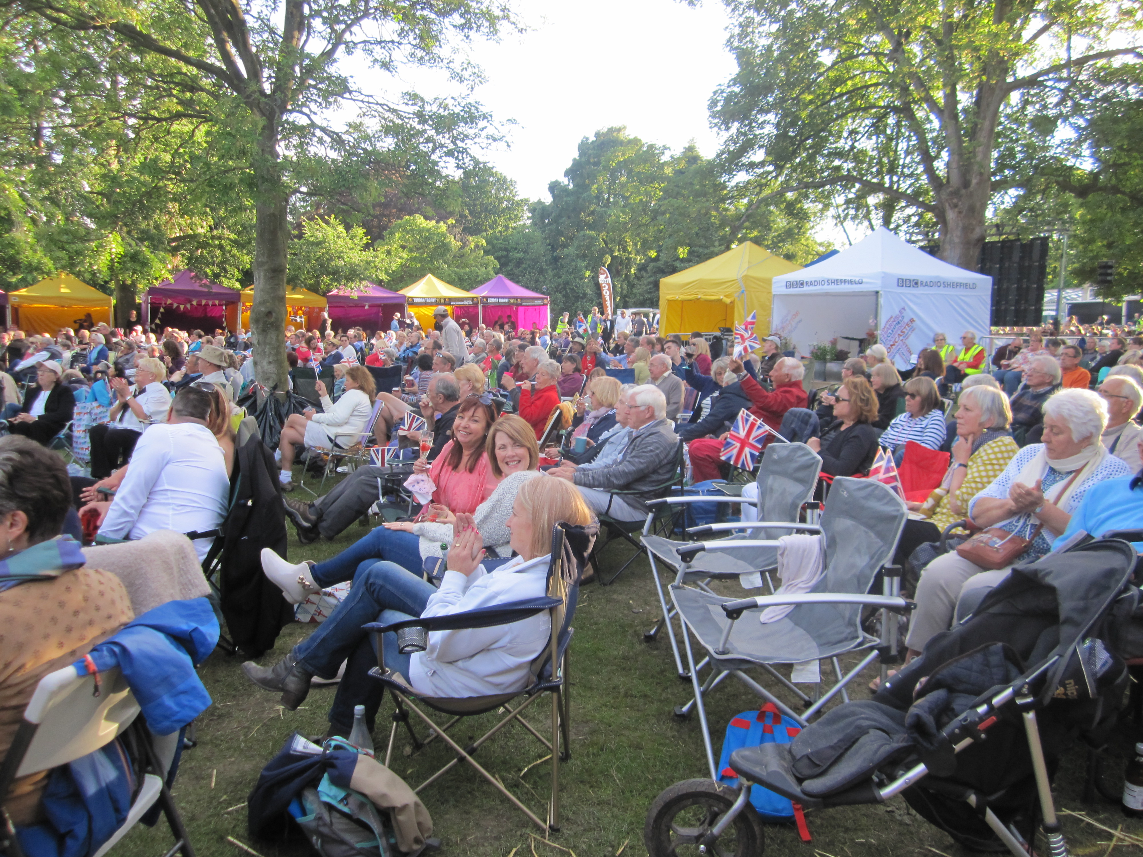 The audience enter into the spirit 