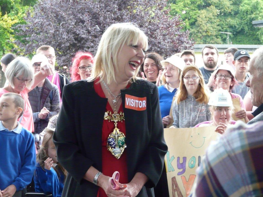 The Mayor meets the pupils 