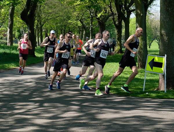 And the runners are going the wrong way! Where are the marshals?