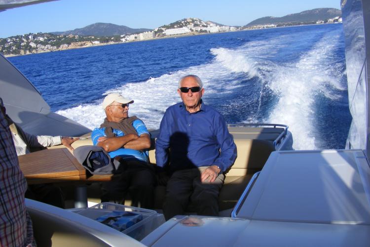 32 knots and holding on 